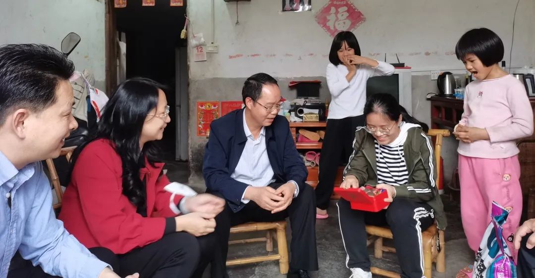 千赢国际·[中国区]有限公司官网
党委副书记、董事、工会主席黄家合带队调研指导乡村振兴驻镇帮扶工作